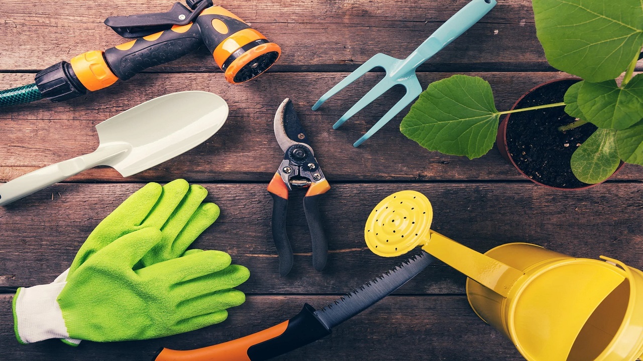 Selecting the Appropriate Garden Tools According to the Work